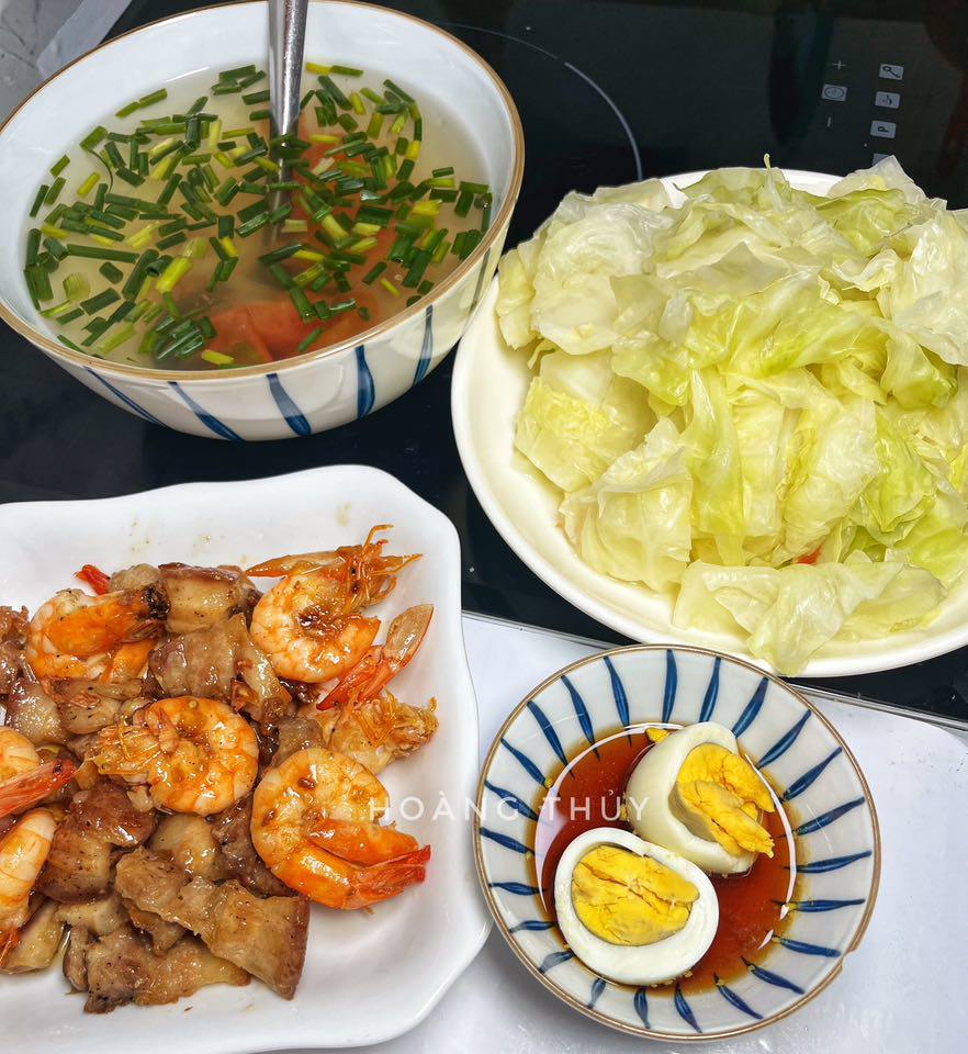 Thịt rang tôm - Bắp cải luộc