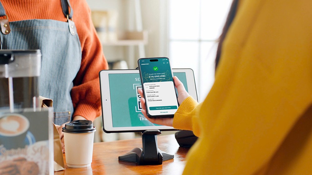 Trải nghiệm giao dịch chuyển tiền nhanh chóng trên ứng dụng ABBANK nhờ công nghệ hiện đại, giao diện được thiết kế đơn giản, trực quan