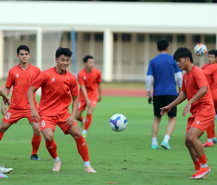 Buổi tập của U23 Việt Nam diễn ra trong bầu không khi vui vẻ, các học trò của HLV Kim Sang Sik háo hức trước cuộc so tài với U23 Philippines ở bán kết U23 Đông Nam Á 2025.