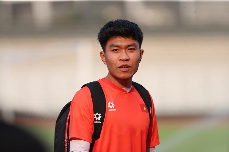 Đây là tin không thể vui hơn với nhà cầm quân người Hàn Quốc khi Lý Đức luôn được xem như trụ cột không thể thiếu ở hàng thủ U23 Việt Nam. Cầu thủ thuộc biên chế HAGL cũng thường xuyên ghi bàn ở những tình huống lên tham gia tấn công.