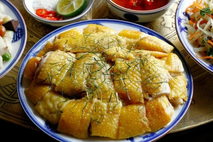 Tại sao luộc gà không nên vớt ngay?