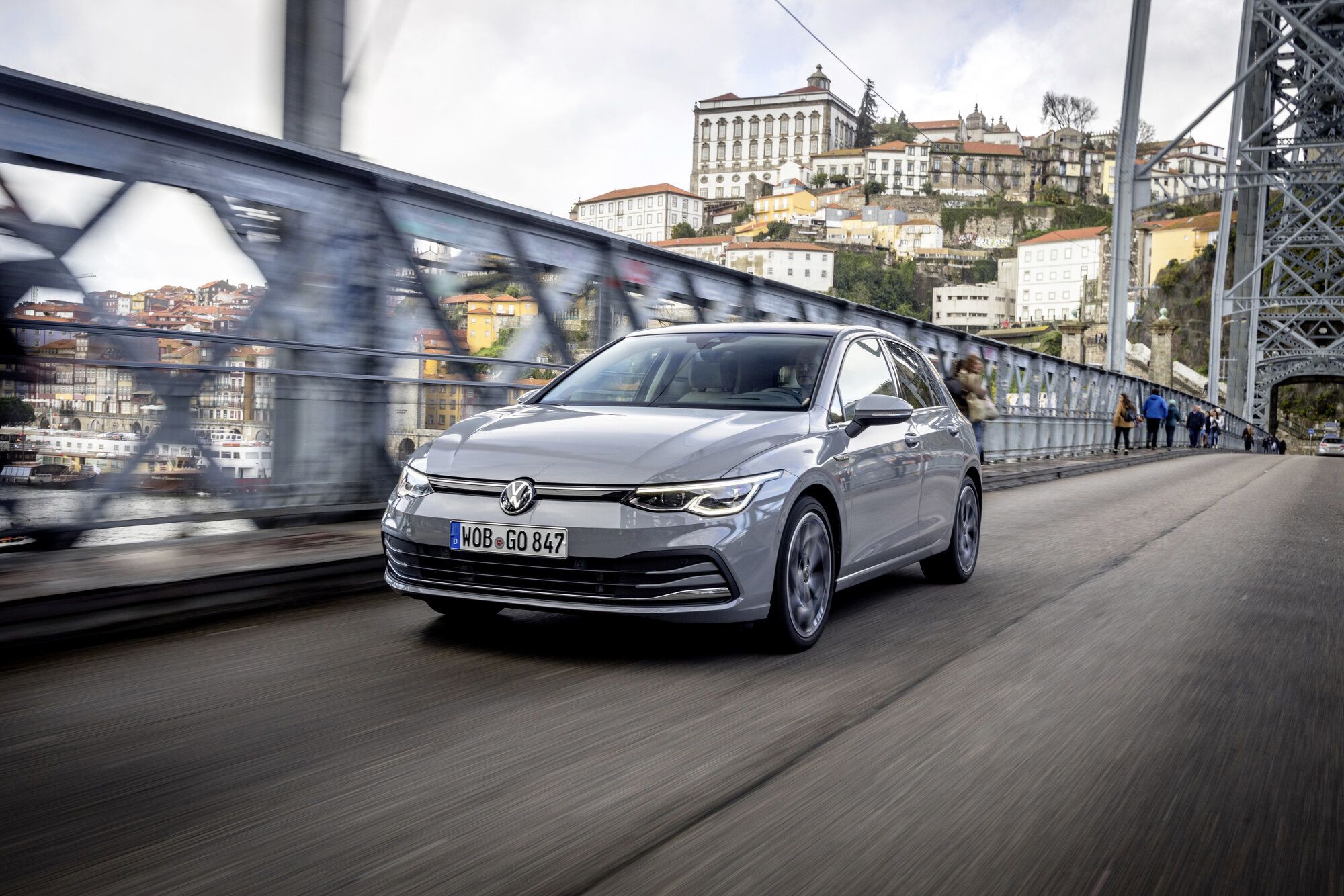 Volkswagen Golf nhận cọc ở Việt Nam, giá từ 798 triệu đồng - 1