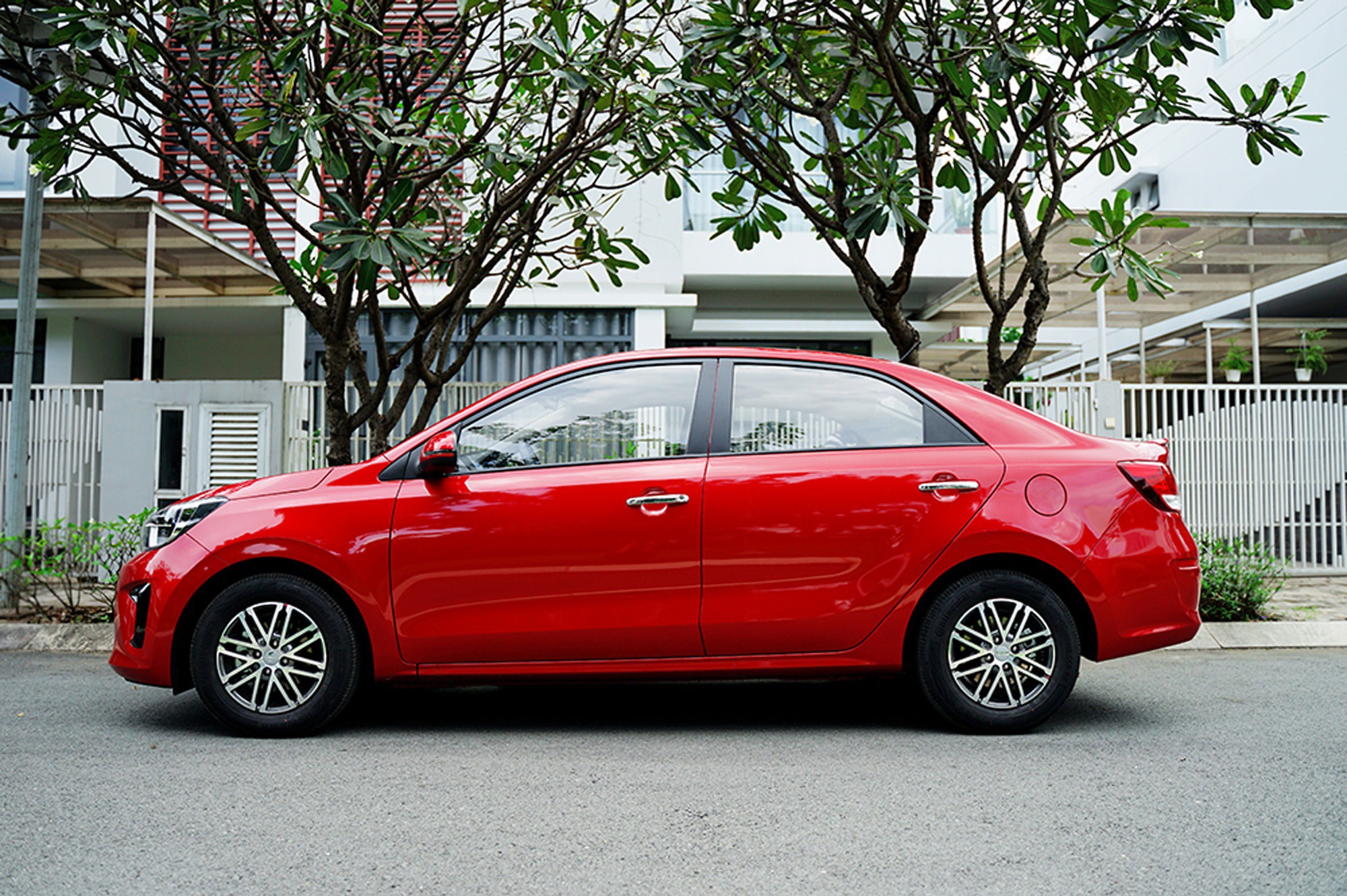 Kia Soluto có mức tiêu thụ nhiên liệu ra sao? - 3