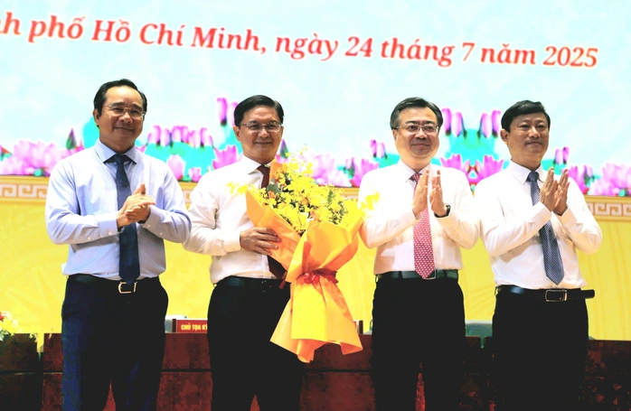 Lãnh đạo TP HCM chúc mừng ông Nguyễn Mạnh Cường