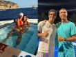 Ronaldo thư giãn với bạn gái Georgina trong bồn tắm, được khen chơi "tennis lồng" giỏi