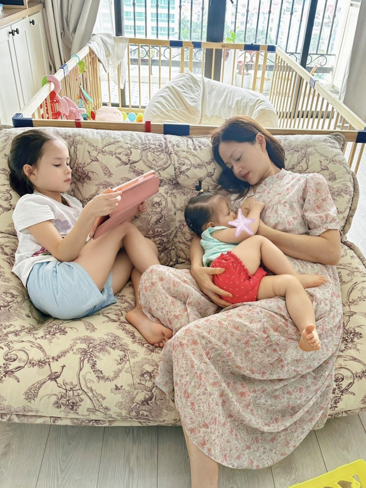 Cuộc sống của Lan Phương bên hai con gái lai Tây - 1