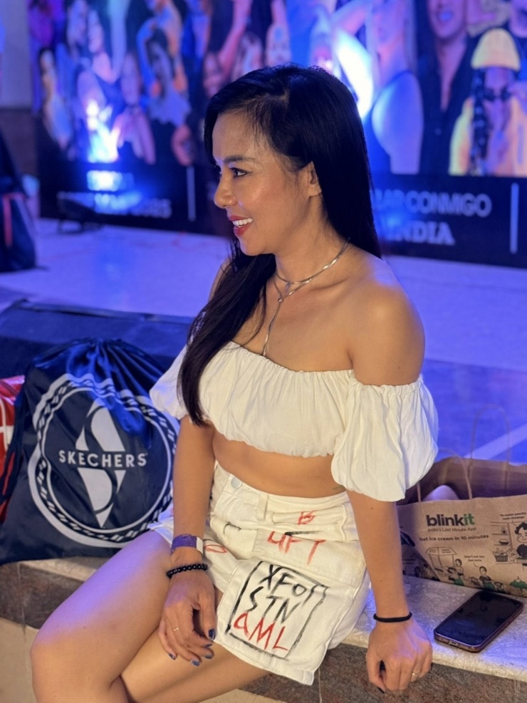 Tại các sự kiện hay cuộc thi nhảy, cô thường chọn trang phục ôm sát, siêu ngắn hoặc hở eo, phù hợp với vóc dáng săn chắc và phong cách sexy đang theo đuổi.