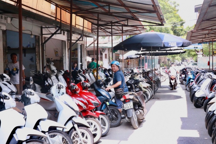 Cảnh đìu hiu ở chợ xe máy cũ lớn nhất Hà Nội