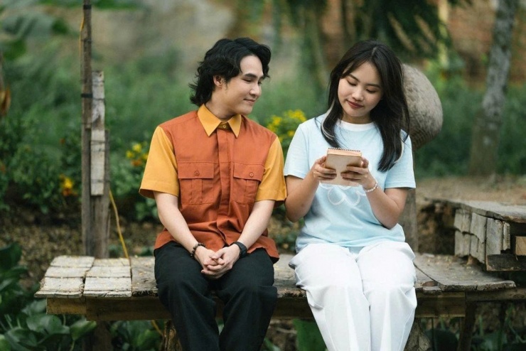 Trong "Nhà gia tiên", Phương Mỹ Chi diễn tự nhiên, tương tác tốt với Huỳnh Lập nhưng tính cách nhân vật quá giống cô ngoài đời nên chưa nói lên nhiều điều về khả năng diễn xuất. Ảnh: CJ HK
