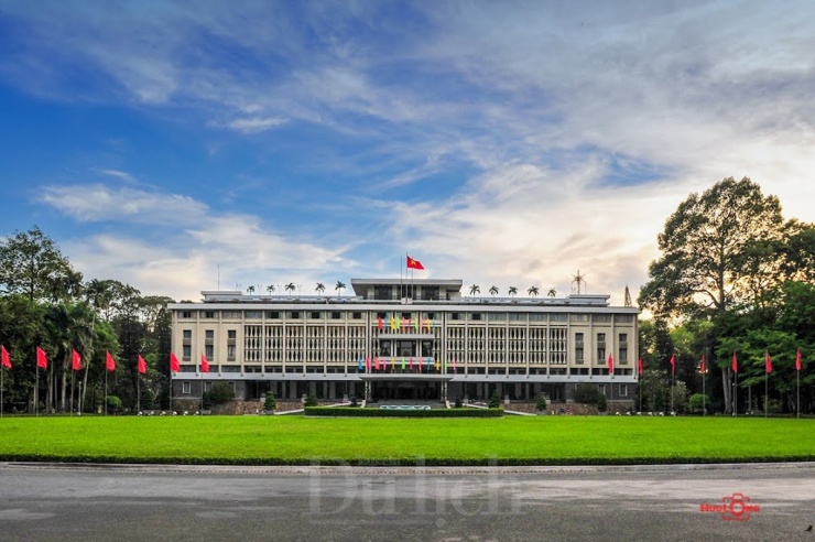 Từ phòng họp, phòng chức năng đến tầng hầm chỉ huy, mỗi góc của Dinh đều kể câu chuyện về quá khứ, giúp du khách hiểu hơn về lịch sử đấu tranh giành độc lập của dân tộc.