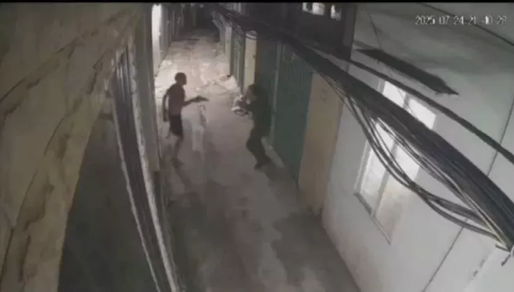 Thời điểm xảy ra sự việc được camera ghi lại.