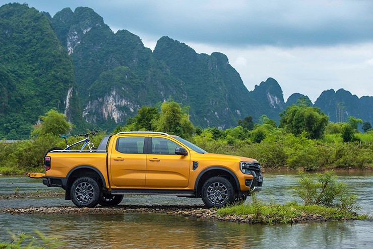 Giá xe Ford Ranger tháng 7/2025, lăn bánh giảm 100% phí trước bạ