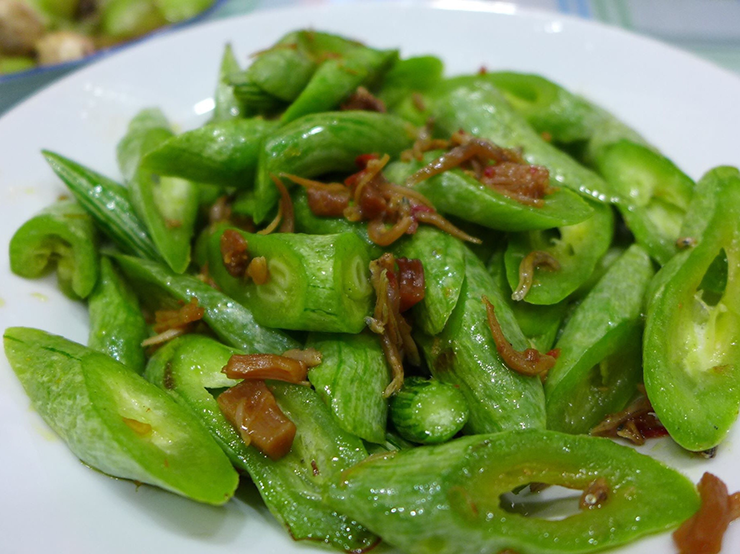 Với hình dáng lạ, giá trị dinh dưỡng và khả năng sinh trưởng mạnh, mướp rắn đang được xem là “cây hái ra tiền” ở một số nơi.
