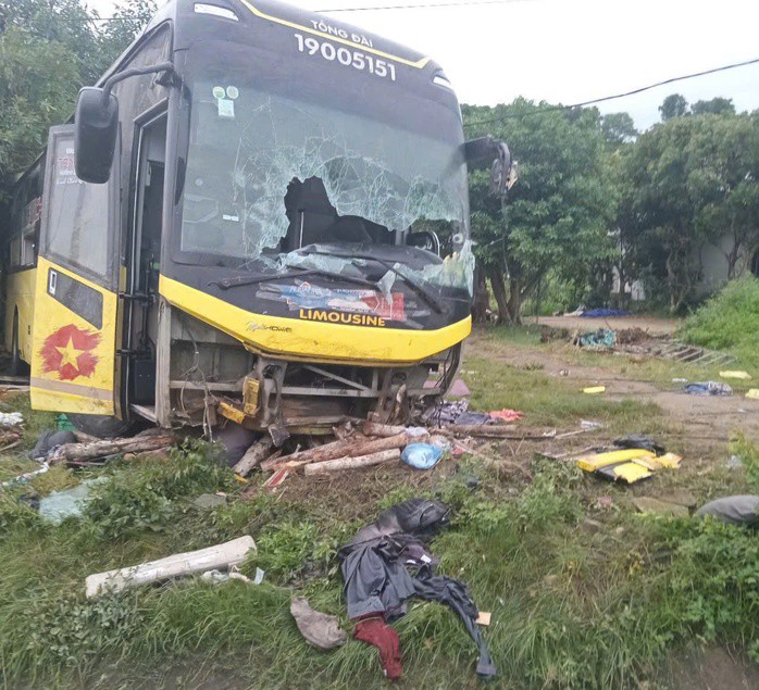 Vụ tai nạn nghiêm trọng khiến 9 người tử vong, 15 người bị thương