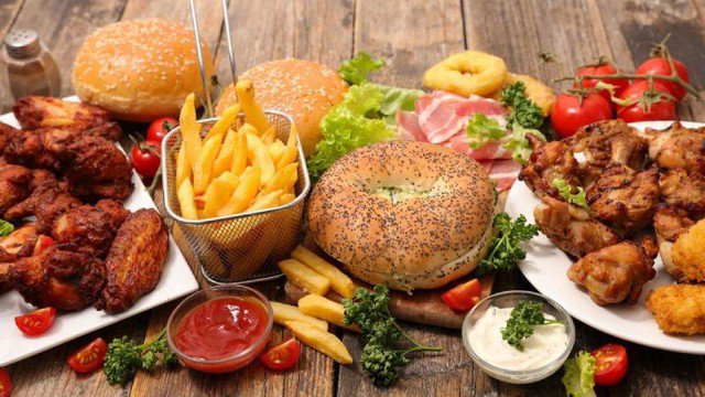 Thực phẩm siêu chế biến thường có hàm lượng đường, muối và chất béo bão hòa cao, làm tăng nguy cơ mắc bệnh tim mạch.
