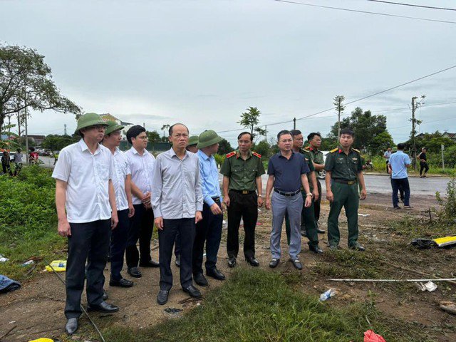 Lãnh đạo tỉnh Hà Tĩnh có mặt tại hiện trường để chỉ đạo công tác cứu hộ, khám nghiệm, thăm hỏi, động viên các nạn nhân.