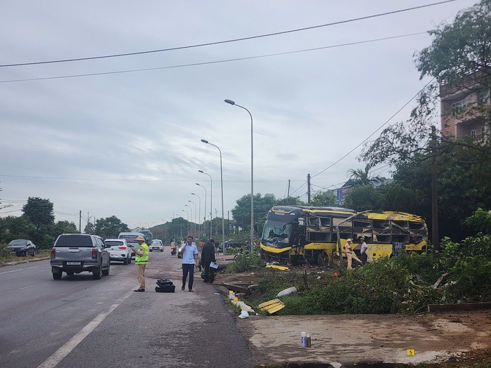 Hiện trường vụ tai nạn thảm khốc