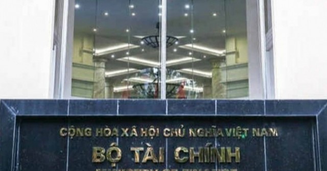 Bộ Tài chính thông tin về việc một Vụ trưởng tử...