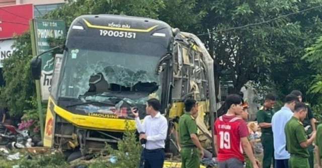 Thông tin bất ngờ liên quan xe khách bị lật ở H...