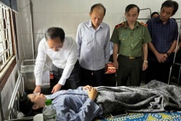 Bộ Y tế yêu cầu tập trung cứu chữa bệnh nhân vụ lật xe khách khiến 10 người tử vong