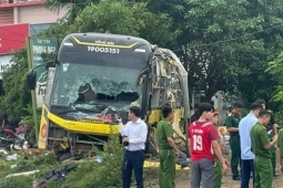 Thông tin bất ngờ liên quan xe khách bị lật ở Hà Tĩnh khiến 10 người tử vong