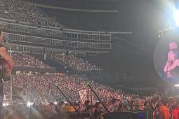  ' Kiss Cam ở concert Coldplay '  dấy lên vấn đề quyền riêng tư