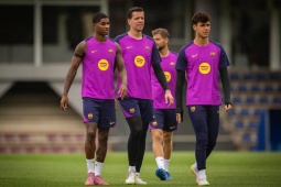 Rashford gây bão trong phòng thay đồ Barcelona: Đồng đội ví như  " quái thú " 