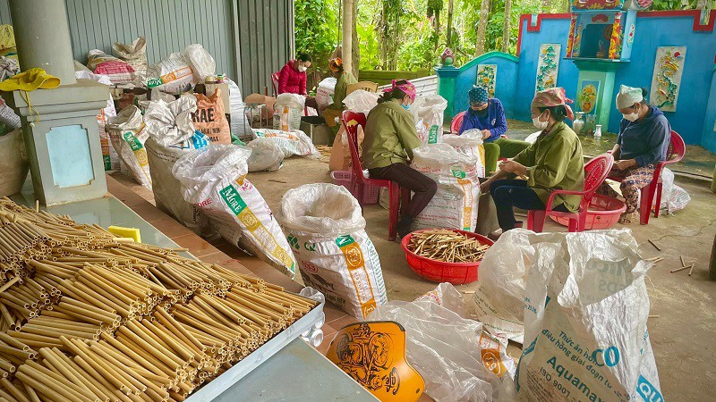 Cao điểm, xưởng sản xuất của chị tạo công ăn việc làm cho 10 lao động, doanh thu đạt từ 200-300 triệu đồng/tháng.