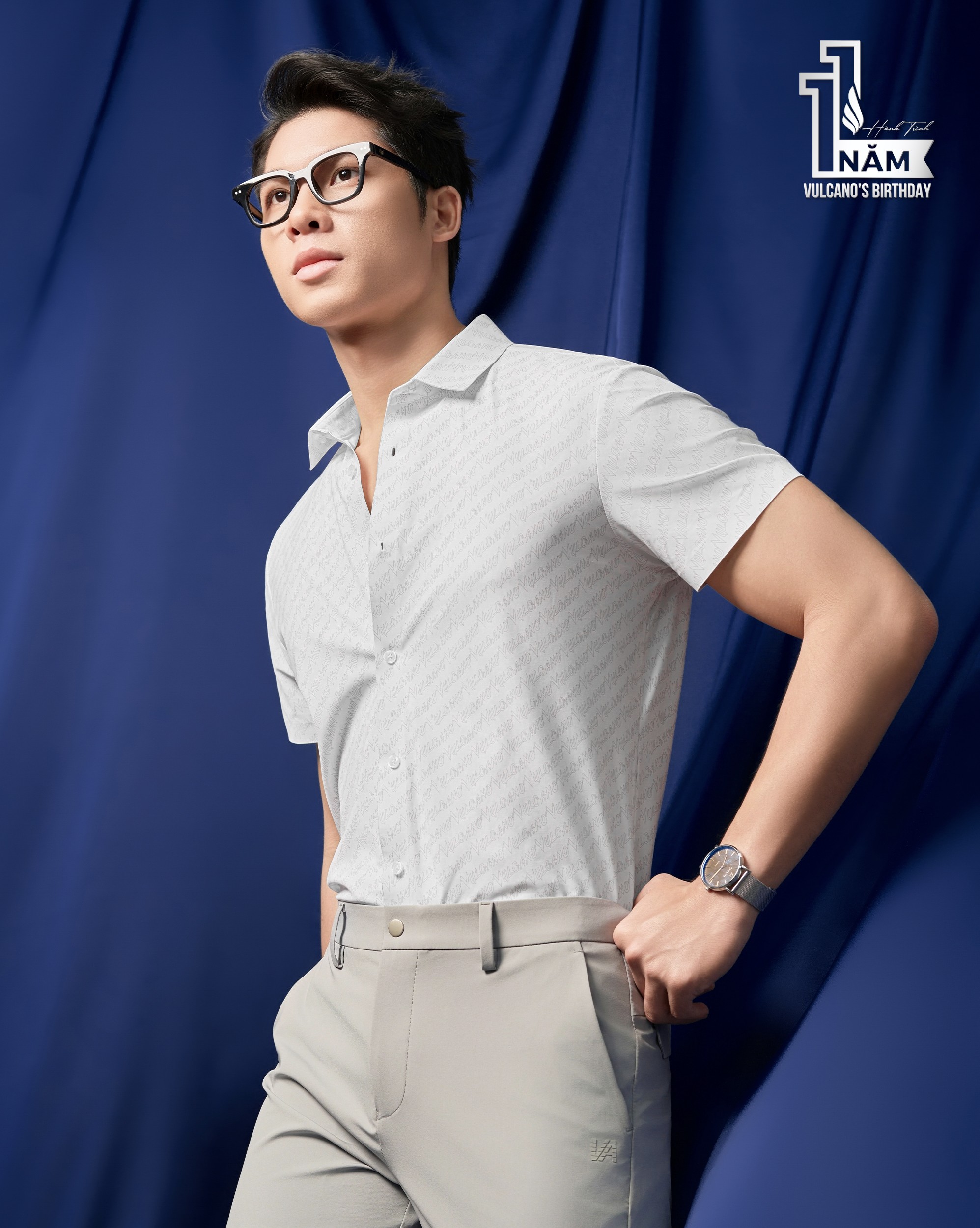 Áo sơ mi Seamless: đột phá công nghệ không đường may tạo đường may liền mạch, mềm mại, chất vải co giãn 4 chiều, nhẹ mát như không khí, mang lại vẻ chỉn chu mà vẫn linh hoạt cho người mặc.