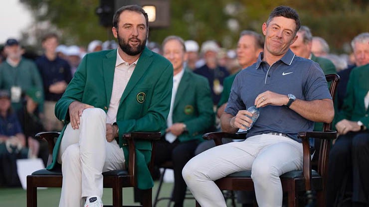 Màn so tài giữa Scottie Scheffler (bên trái) và Rory McIlroy hứa hẹn sẽ rất hấp dẫn