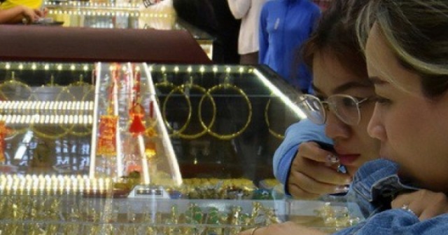 Giá vàng hôm nay, 25-7: Tiếp tục lao dốc
