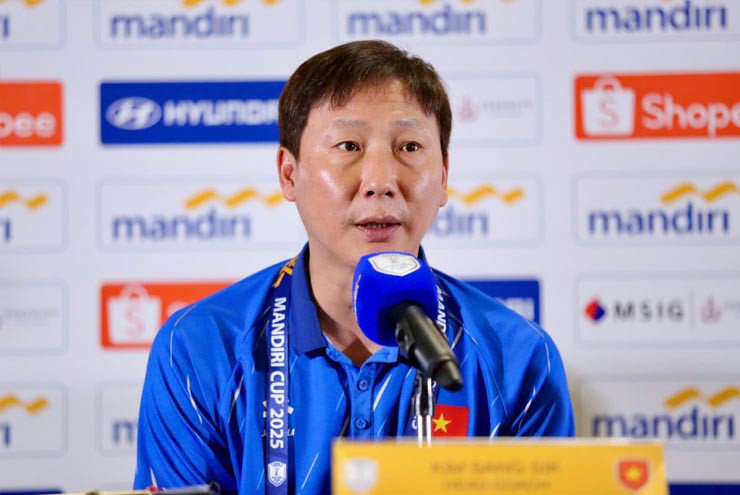 Họp báo U23 Việt Nam đấu U23 Philippines: HLV Kim Sang Sik "soi" U23 Indonesia - 7