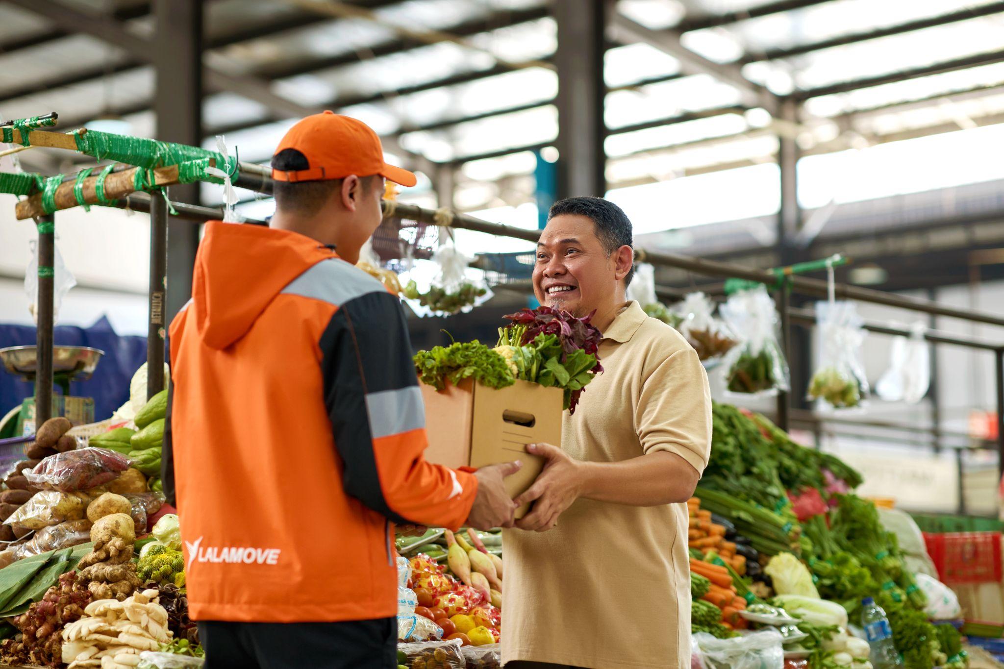Lalamove mang đến dịch vụ vận chuyển các mặt hàng nông sản như rau củ quả, trái cây - Ảnh: Lalamove