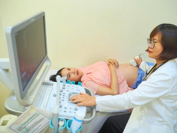 Xét nghiệm NIPT được khuyến nghị cho mẹ bầu để phát hiện sớm bất thường thai nhi. Ảnh: DIAG