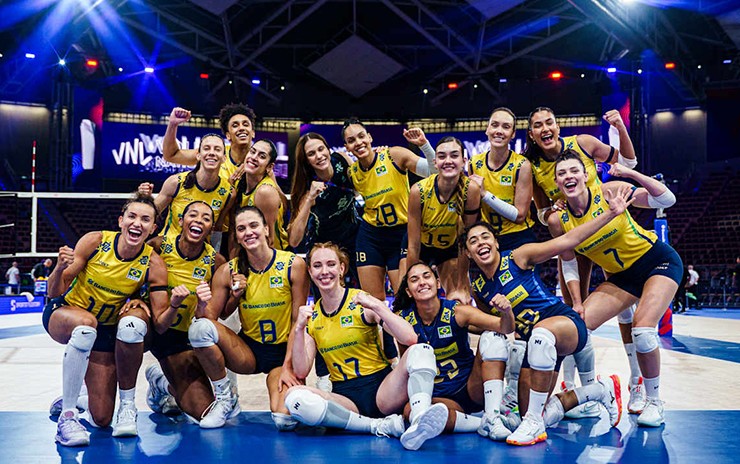 Brazil thể hiện sức mạnh để vào bán kết