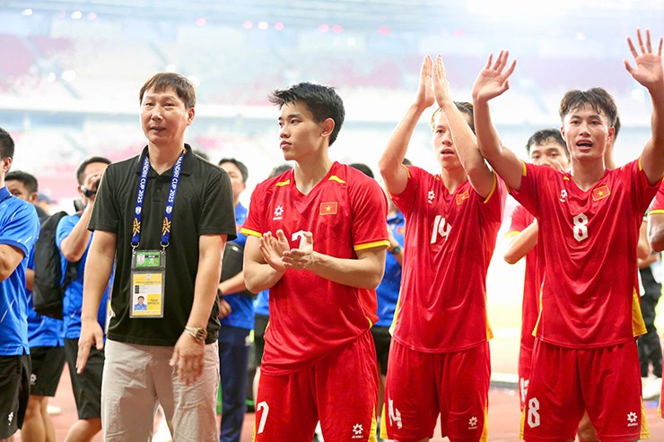 Đình Bắc (số 7), tác giả pha lập công gỡ hòa 1-1 để mở ra chiến thắng ngoạn mục cho U23 Việt Nam