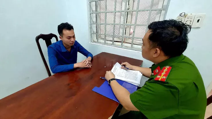 Nghi phạm Tạ tại cơ quan công an. Ảnh: S.Đ