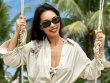 Chọn váy áo du lịch tôn dáng như Hà Anh