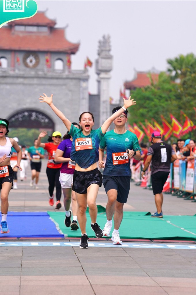 Bắt đầu từ các cuộc chạy ngắn với mục đích rèn luyện sức khỏe, Lan Phương dần chinh phục cự ly 5 km rồi 10 km tại giải chạy tổ chức ở Hà Nội và các tỉnh lân cận. Cô gọi việc luyện tập thể thao cũng giống như thở sâu hơn mỗi sáng là khởi đầu cho việc bước ra khỏi vùng an toàn của bản thân trong giai đoạn "có những nỗi buồn không gọi thành tên".