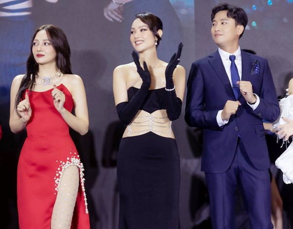 Nam diễn viên từng vướng nghi vấn hẹn hò với nhiều mỹ nhân trong showbiz Việt khi hợp tác chung.
