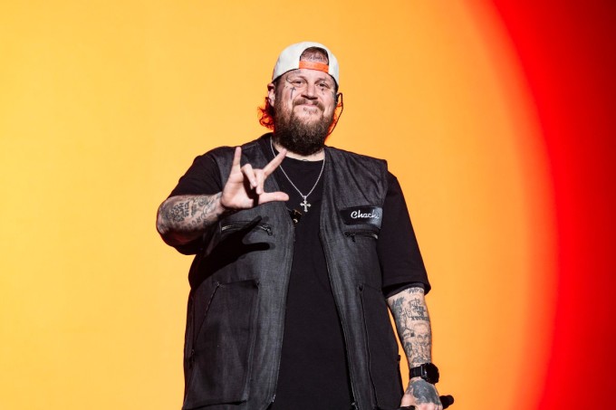 Jelly Roll đặt mục tiêu giảm tiếp 45 kg để có thể nhảy dù cùng vợ. Ảnh: People