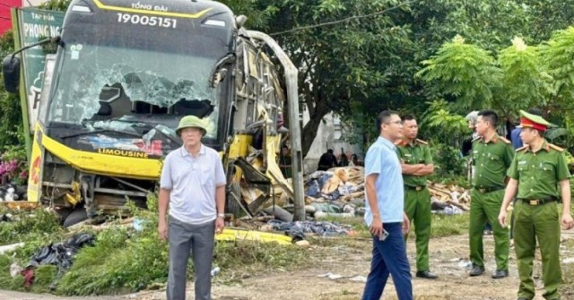 Vụ xe khách lật 10 người tử vong ở Hà Tĩnh: Tạm...