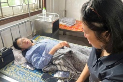 Nạn nhân vụ lật xe khách ở Hà Tĩnh: 'Mất bố rồi giờ mẹ cũng bỏ em đi'