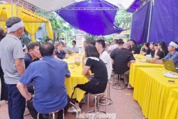 Xót xa đám tang 3 người cùng gia đình tử vong trong vụ lật xe khách ở Hà Tĩnh