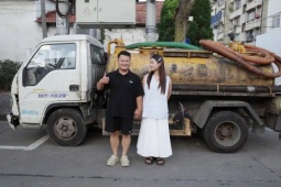 Ngày hút bể phốt, 9x kiếm bộn tiền, mua nhà lầu xe hơi, tối lái Mercedes
