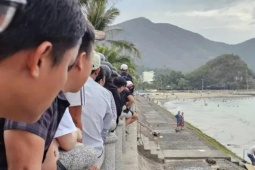 Thi thể người đàn ông cụt chân trôi dạt trên biển Nha Trang