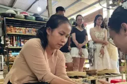 Du khách say mê nơi đất và lửa kể chuyện làng gốm 500 năm
