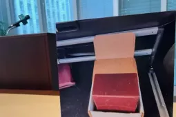 Mỹ: Bố mẹ ám ảnh sau khi nhận hộp đựng não con trai từ nhà tang lễ