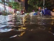 Nhiều khu vực ở Hà Nội bị cô lập sau cơn mưa lớn