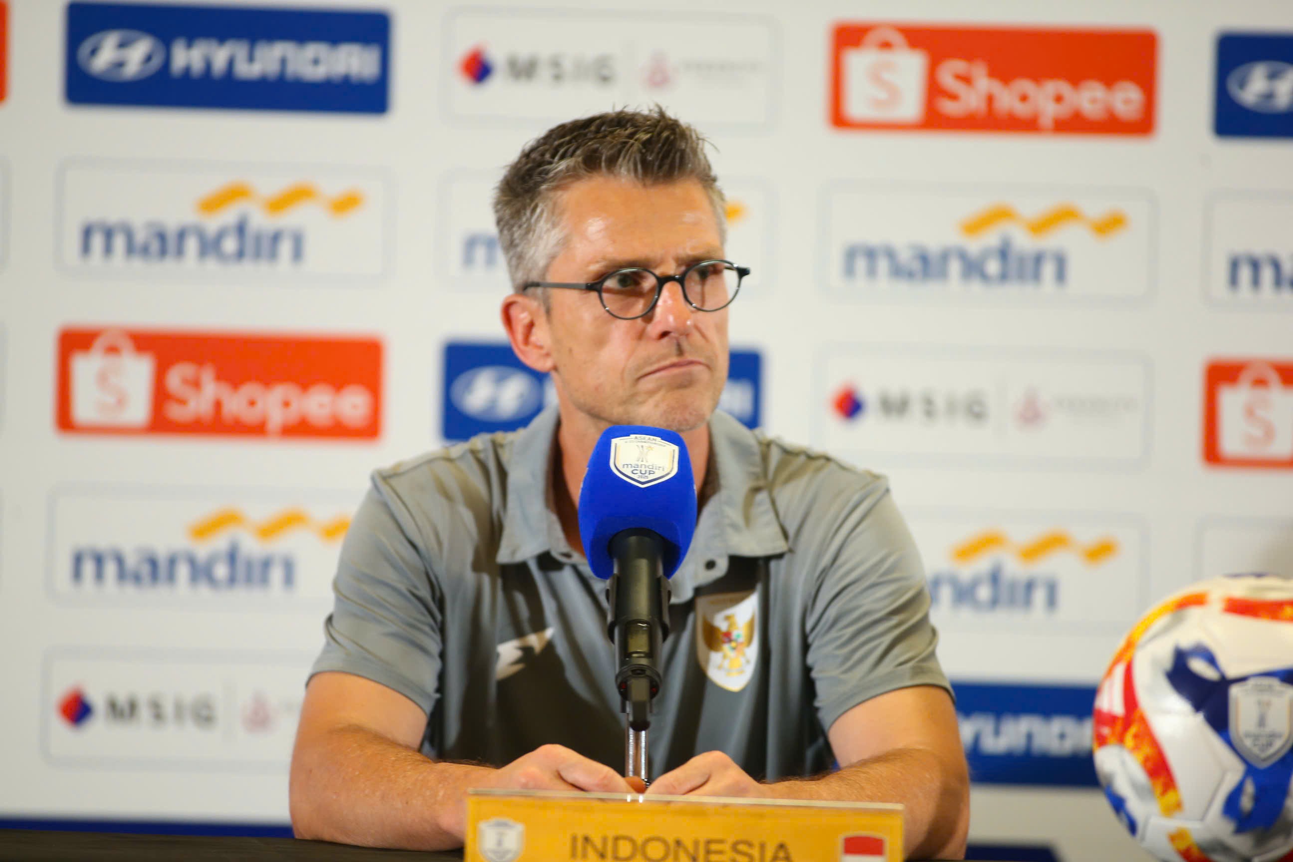 Họp báo sau trận U23 Indonesia - U23 Thái Lan: HLV người Hà Lan khen U23 Việt Nam đẳng cấp cao - 2